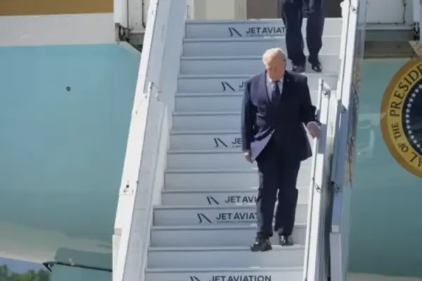 Трамп підтвердив переведення на інший літак через дані розвідки про загрозу з Ірану