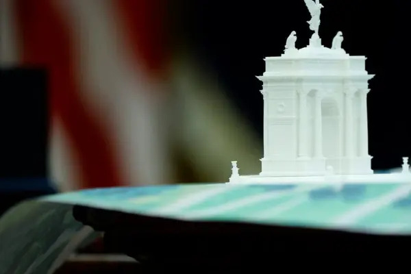 Трамп хоче розмістити дрони і снайперів у Тріумфальній арці у Вашингтоні