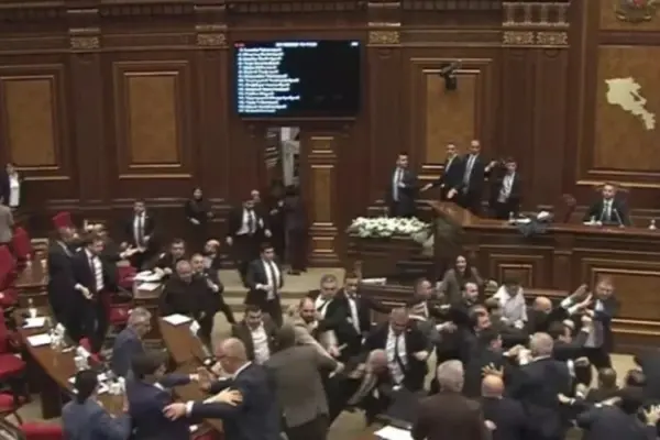 У парламенті Вірменії під час засідання виникла масова бійка