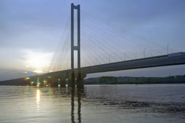 Обмеження на двох мостах: що змінилося для київських водіїв під час тривоги